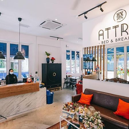 Attrus Bed & Breakfast Hostel Джохор Бахру Екстериор снимка